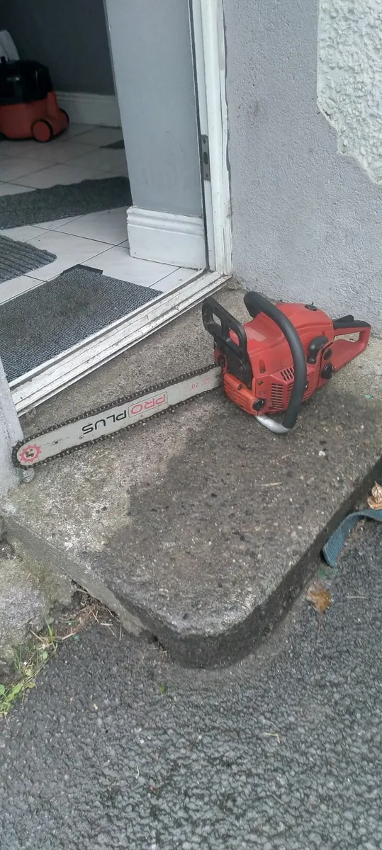 PRO plus cahinsaw running well priced - Image 1
