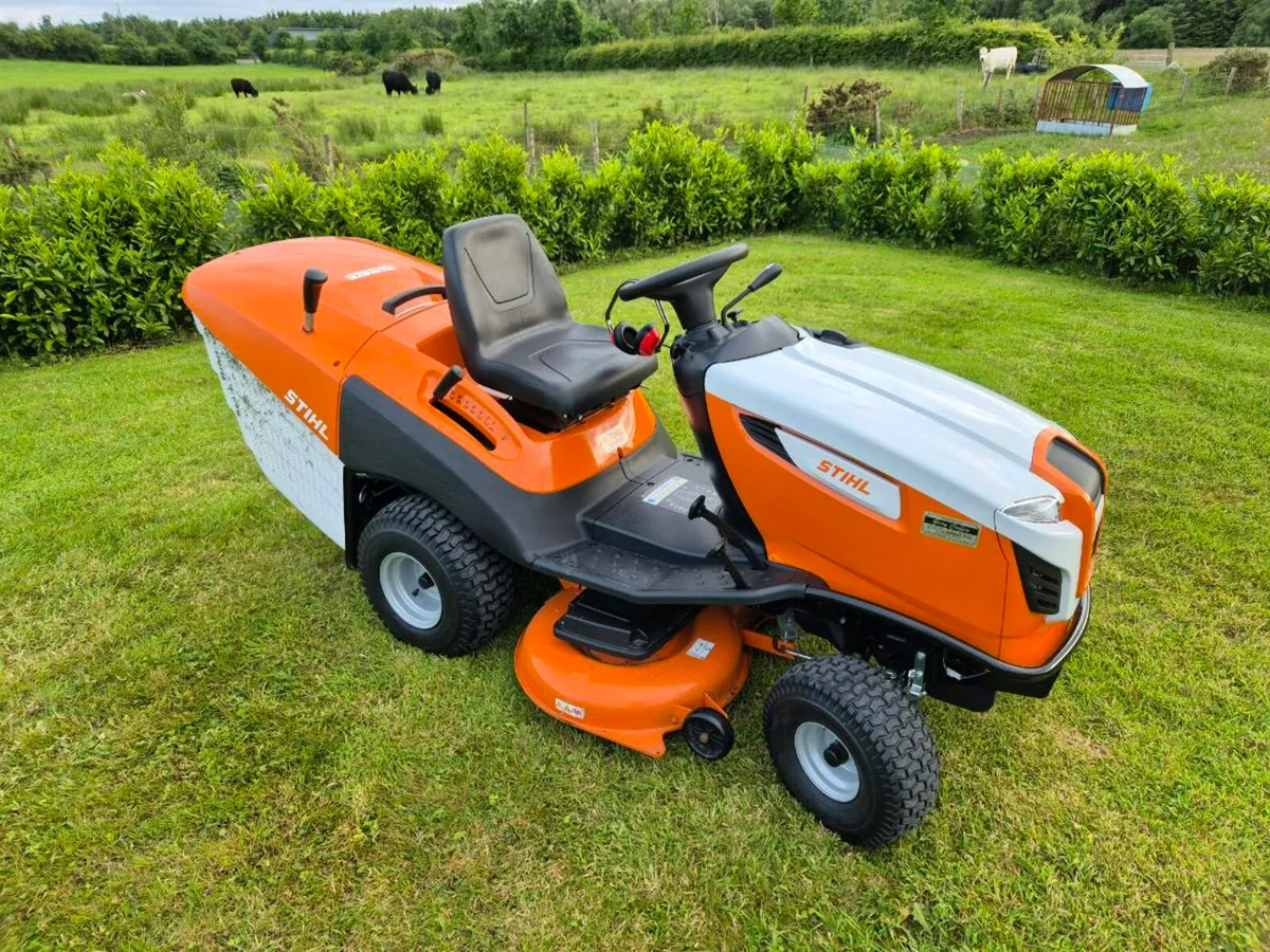 Stilh 5112 ride on lawnmower - Image 2