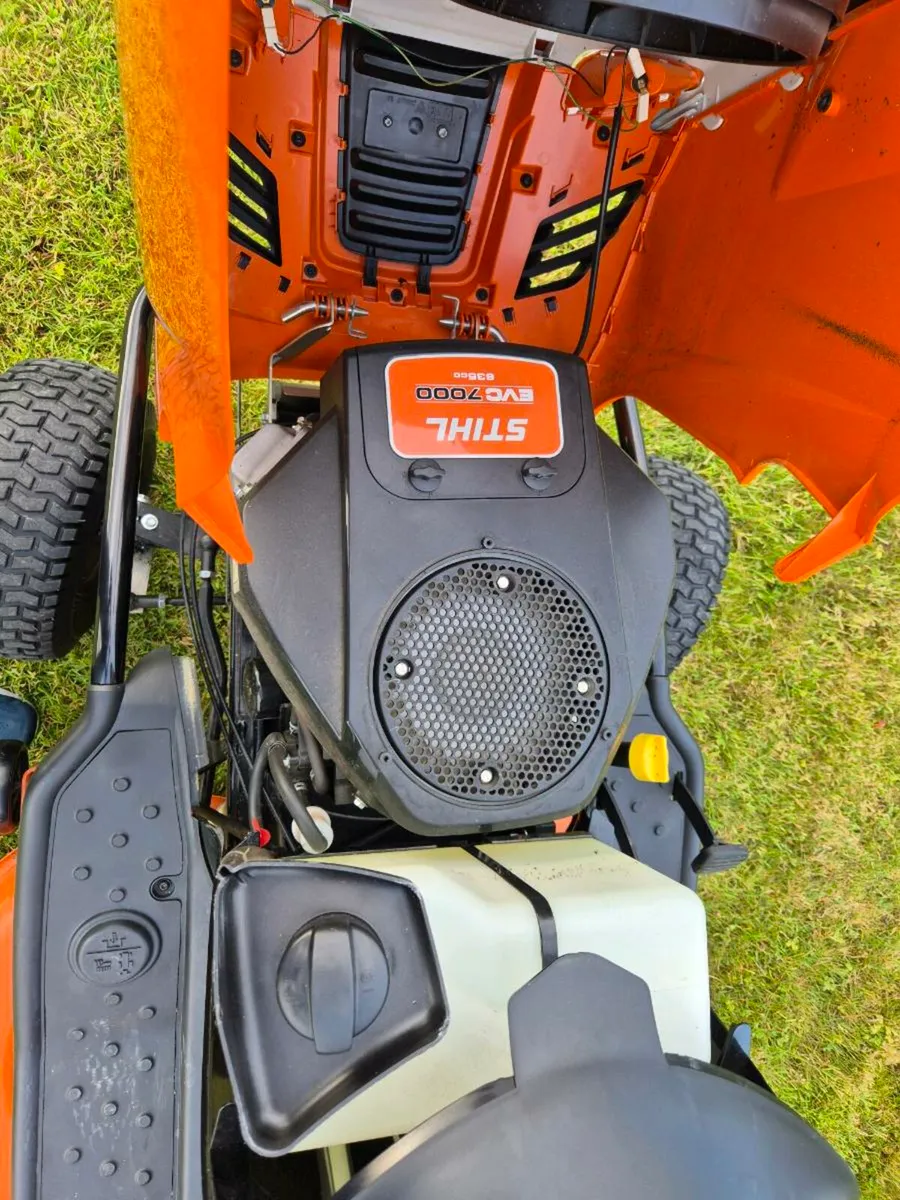 Stilh 5112 ride on lawnmower - Image 3
