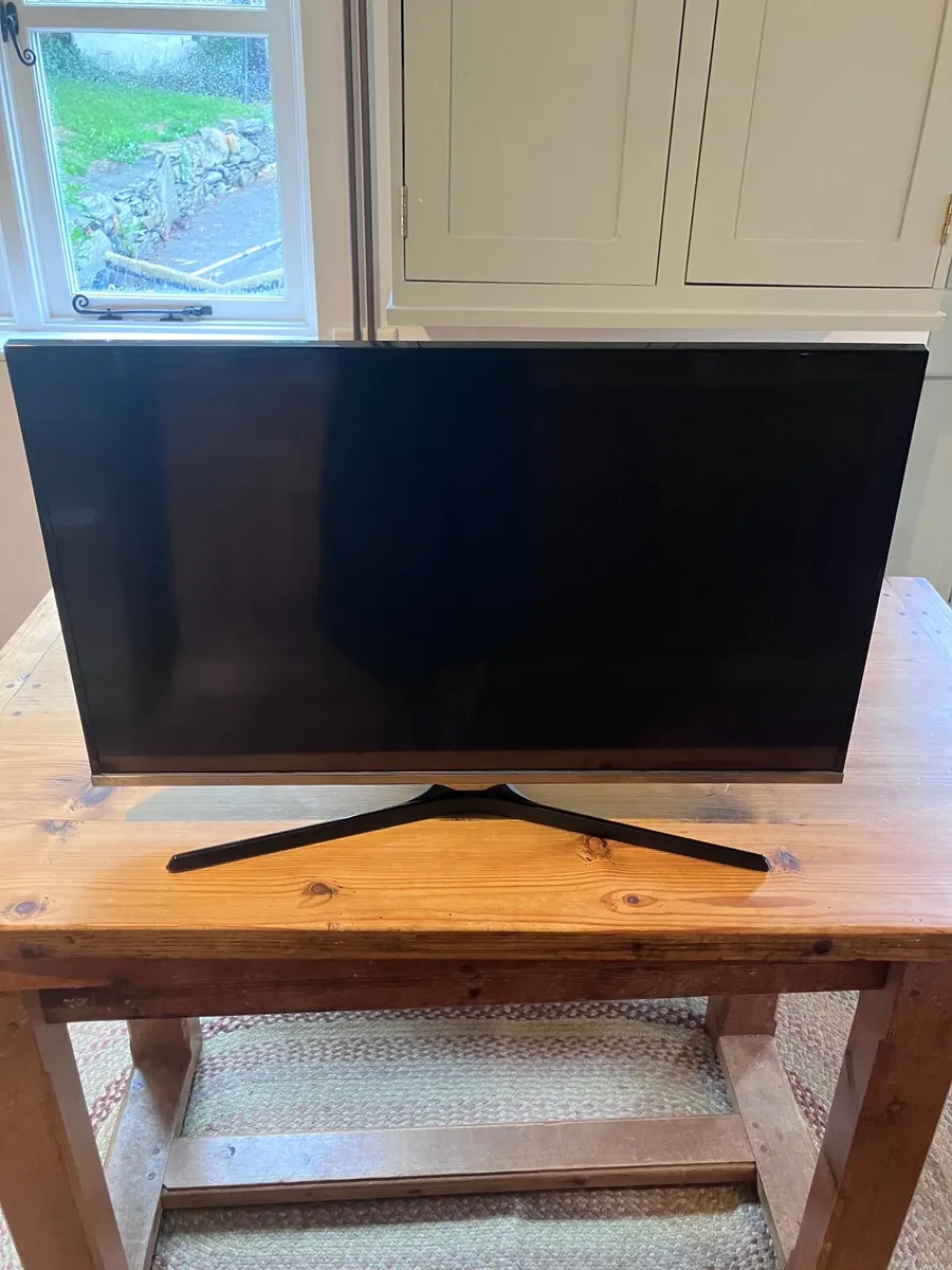 Samsung 32’ LCD HD Television - Image 1