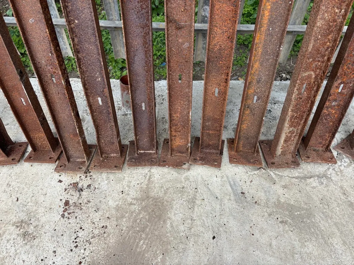 Knife edge palisade fencing - Image 3