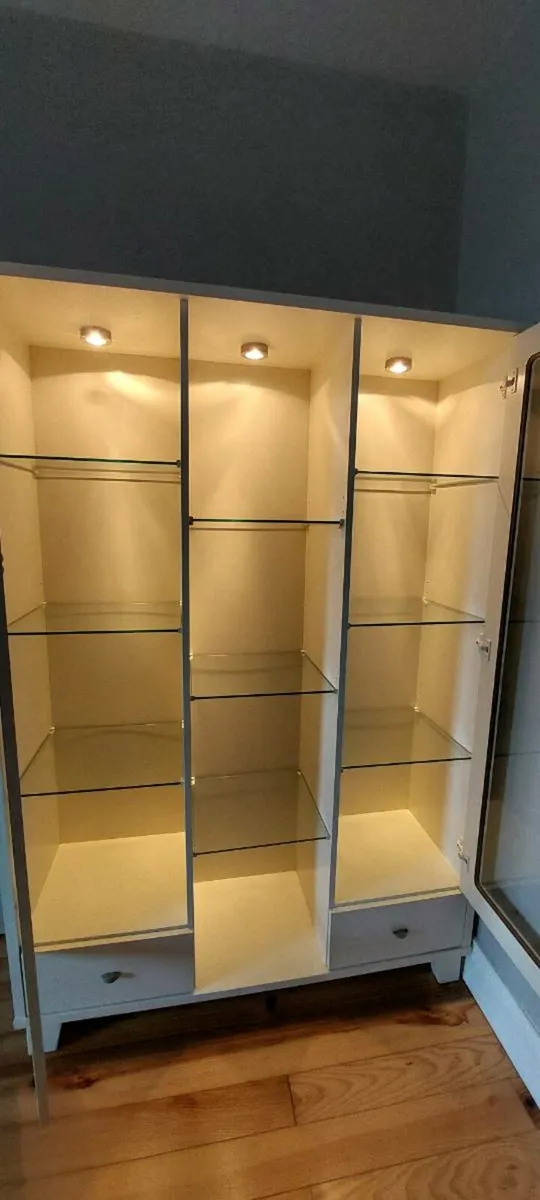 Display Cabinets - Image 2