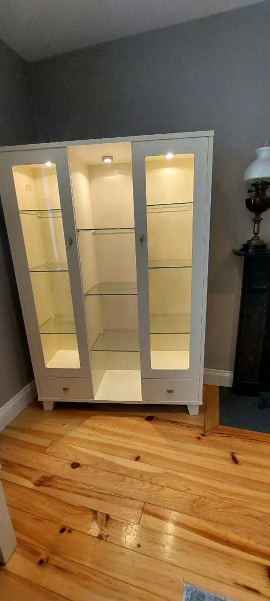 Display Cabinets - Image 3