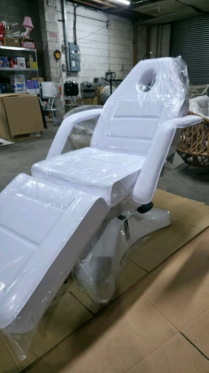 Beauty bed massage table brand new - Image 1