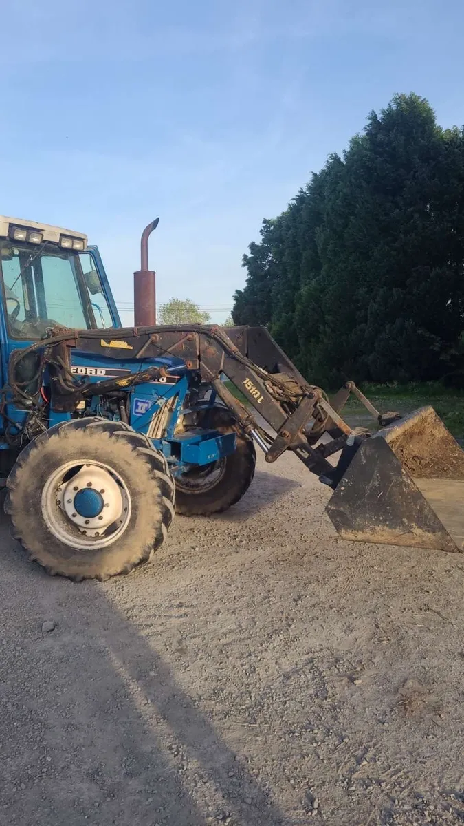 Ford 10 series loader - Image 1