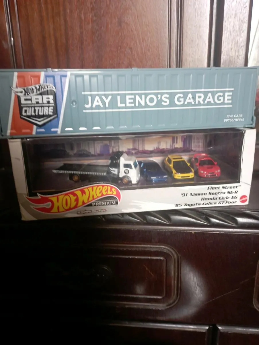 HOT WHEELS DIE-CAST MODLES CARS - Image 2