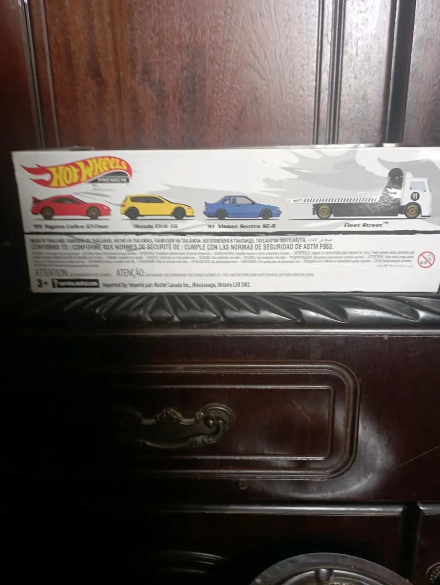 HOT WHEELS DIE-CAST MODLES CARS - Image 4