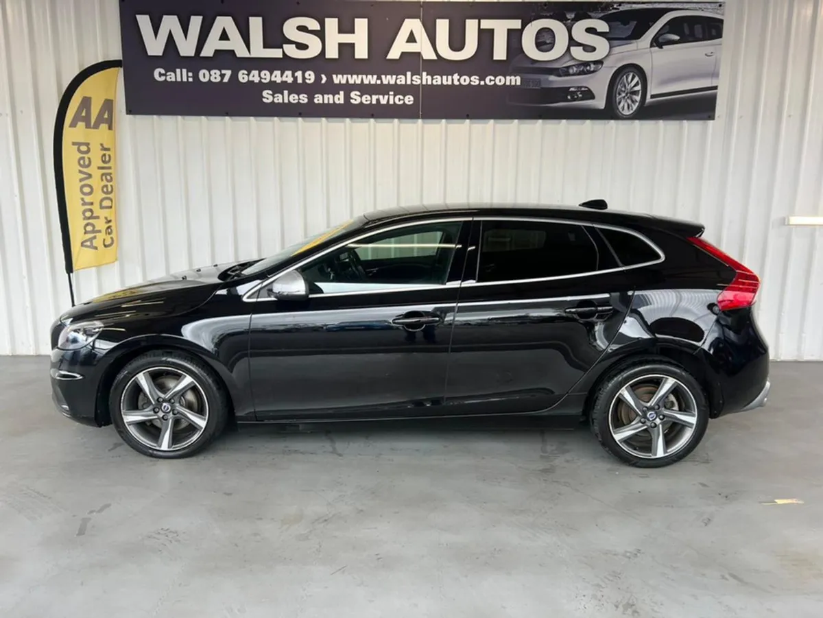 Volvo V40 D2 R-design 5DR - Image 3