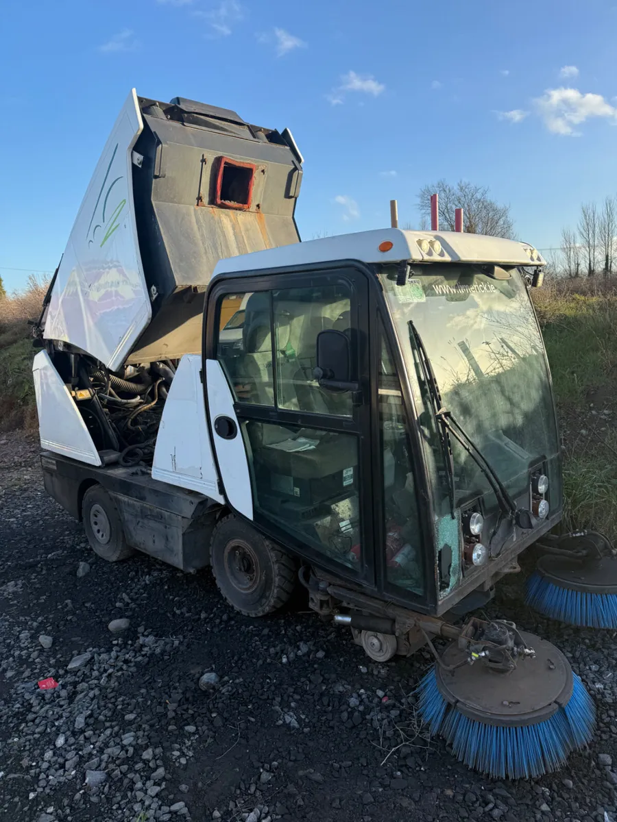 Johnston road sweeper 2010 - Image 1