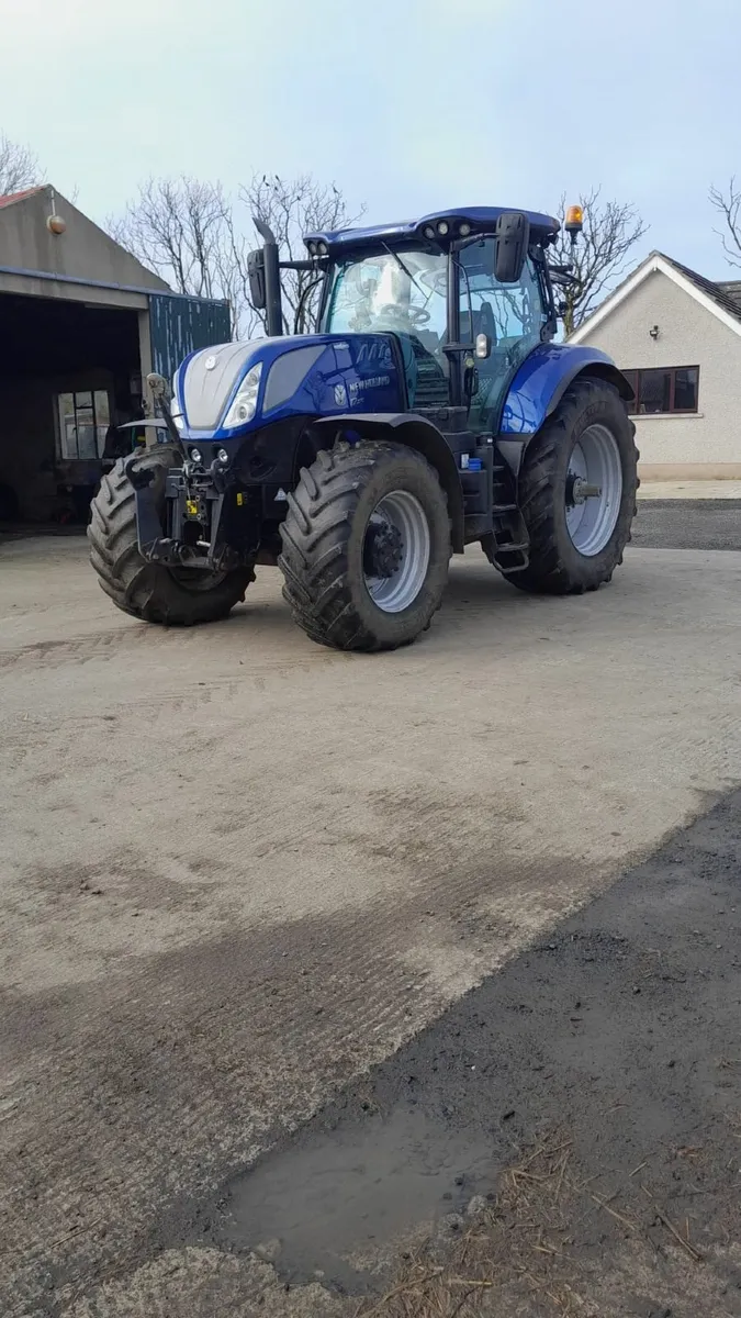 New Holland tractor T7 270 2016 - Image 1
