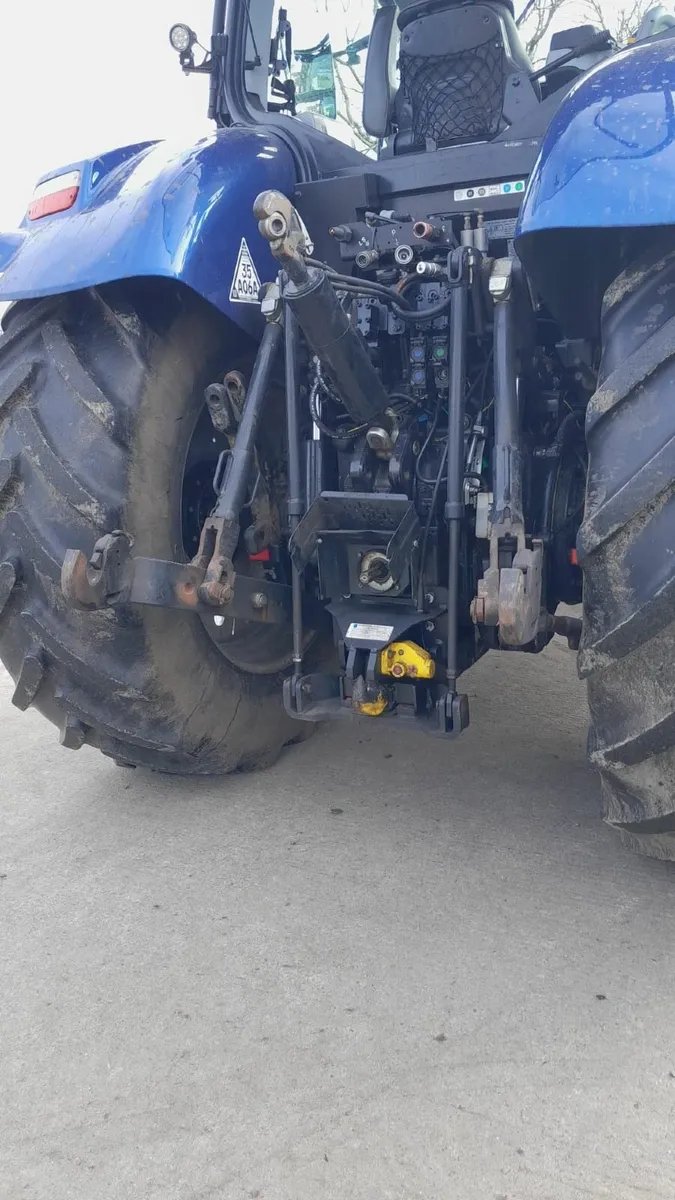 New Holland tractor T7 270 2016 - Image 2