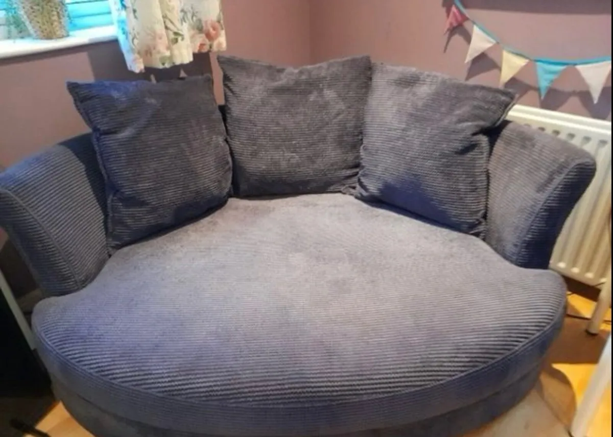 Love Couch - Image 2