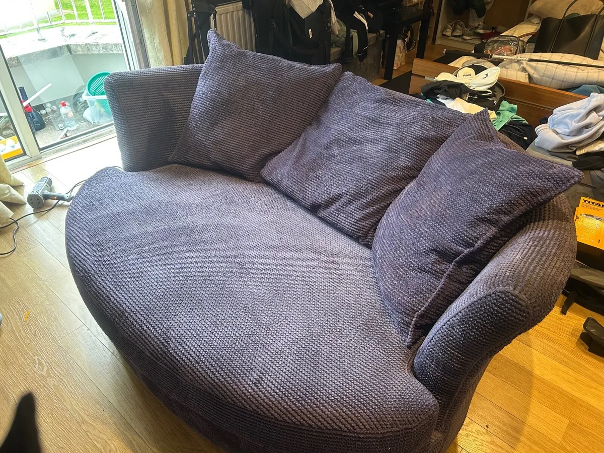 Love Couch - Image 3