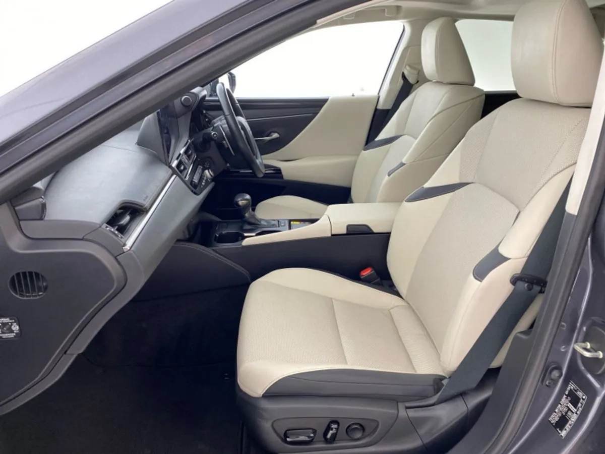 Lexus ES 300h Dynamic - Image 2