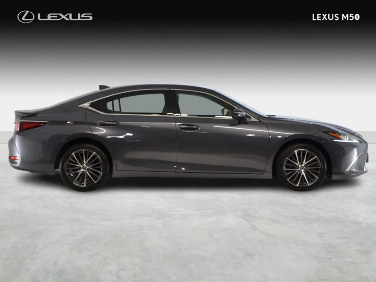 Lexus ES 300h Dynamic - Image 4
