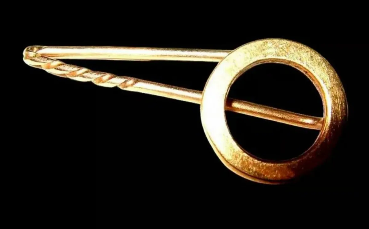 Vintage Hallmarked 9ct Gold Tie Pin - Image 1