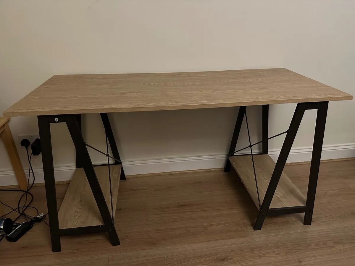 Desk table - Image 1