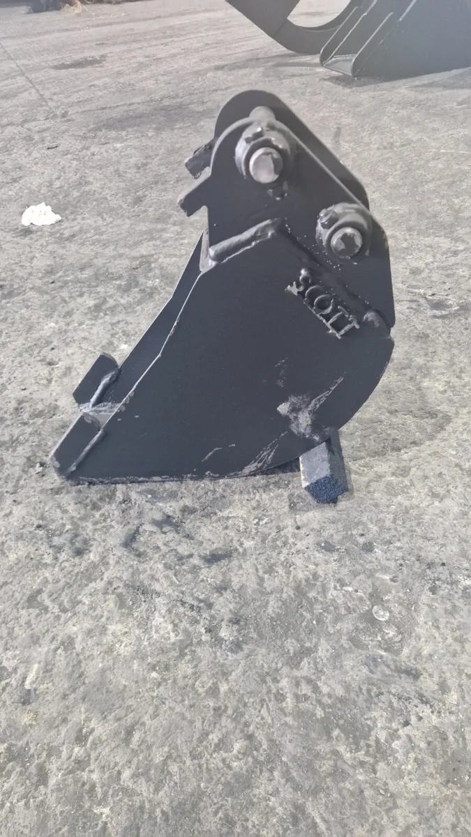 6” digging bucket no teeth to suit 1-2 ton machine - Image 2