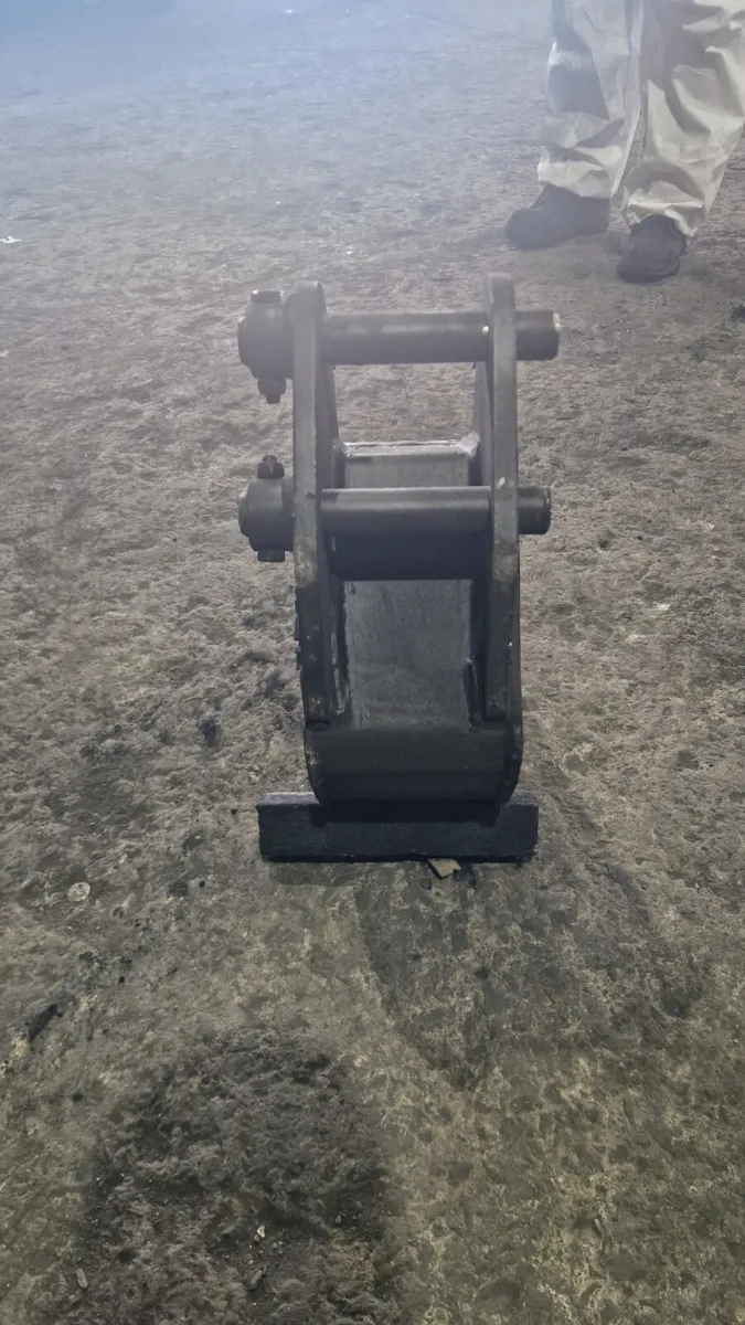 6” digging bucket no teeth to suit 1-2 ton machine - Image 3