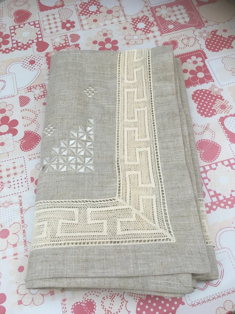 NEW Linen Table Cloth with 8 matching Place Mats - Image 2