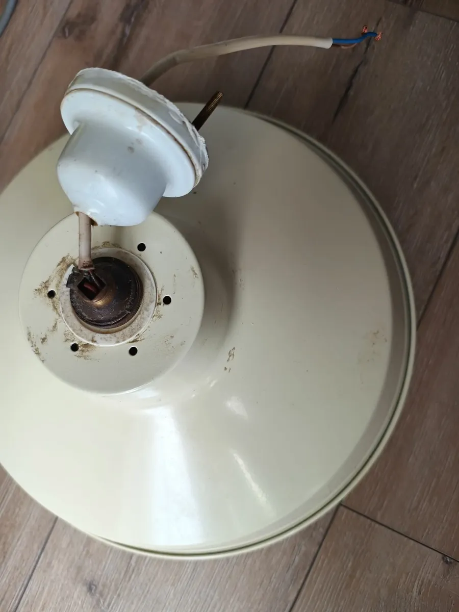 Metal lamp shade - Image 1