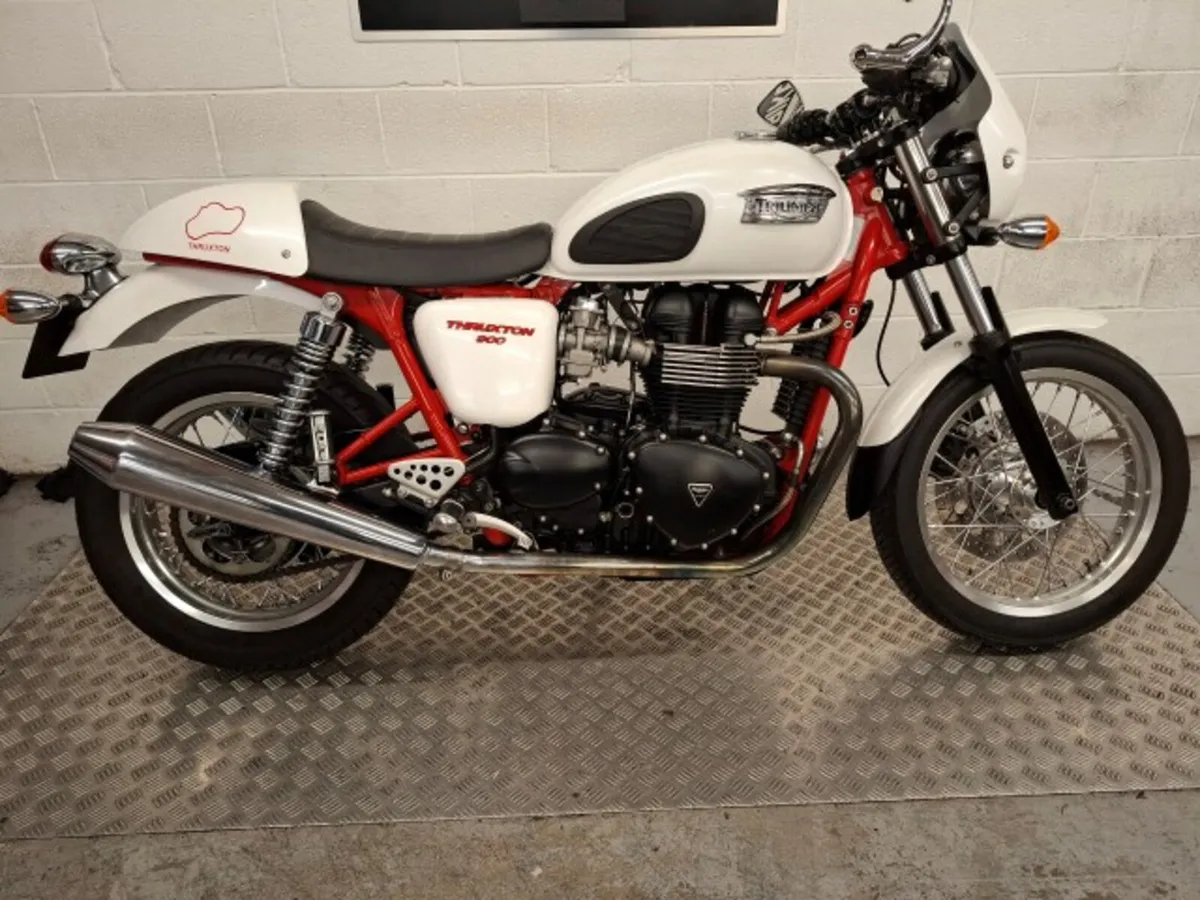 Triumph Thruxton 900 2010 - Image 1