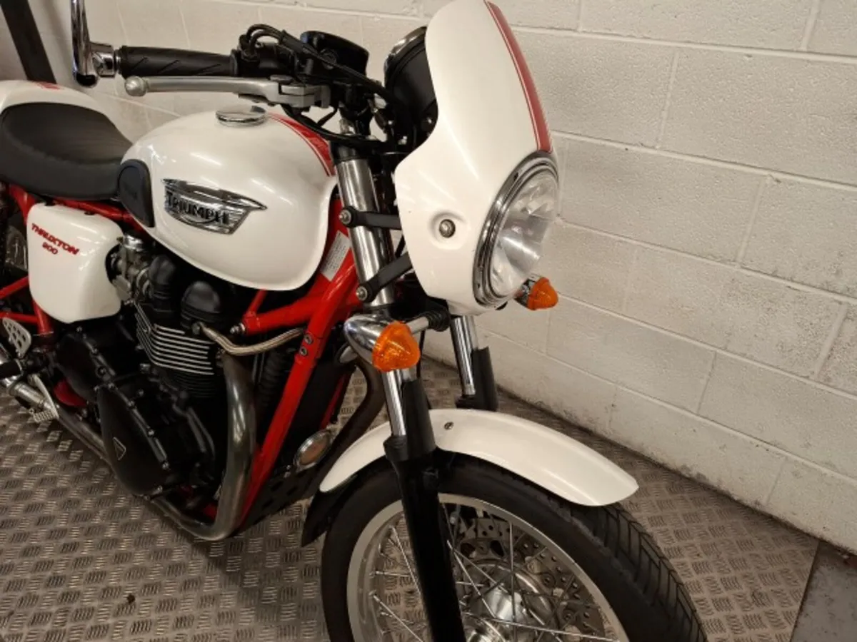 Triumph Thruxton 900 2010 - Image 2
