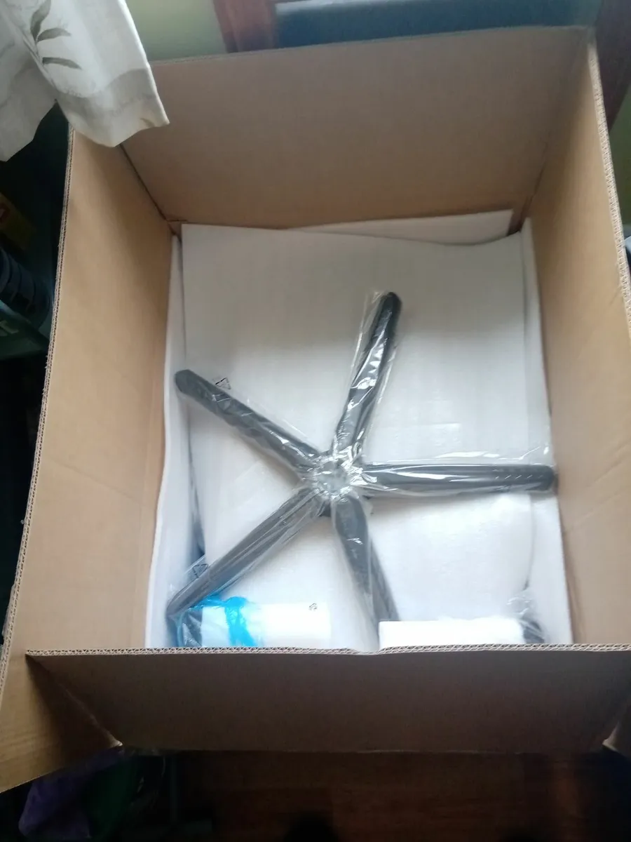 Gaming Chair - Image 4