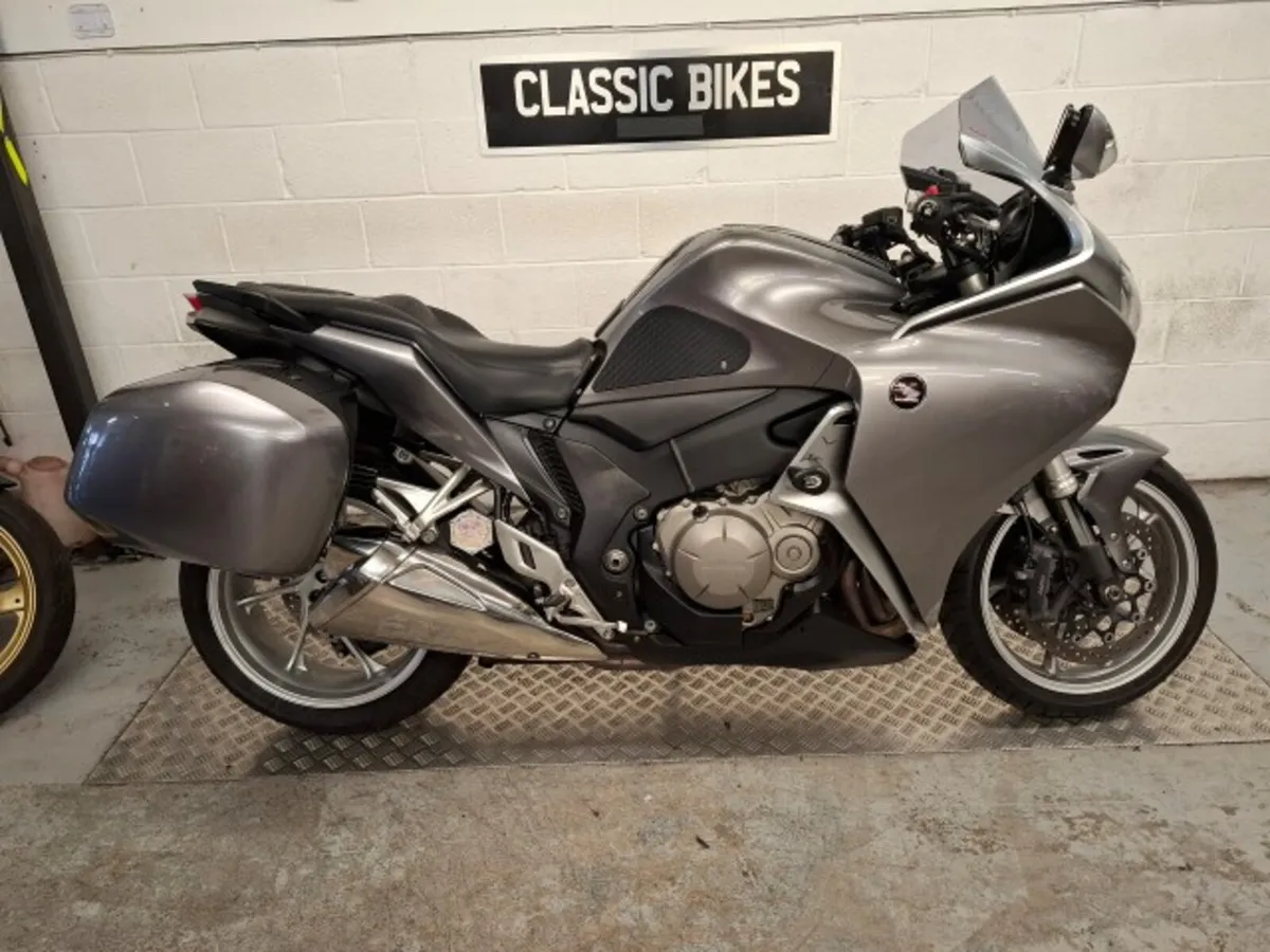 Honda VFR1200 2010 - Image 1