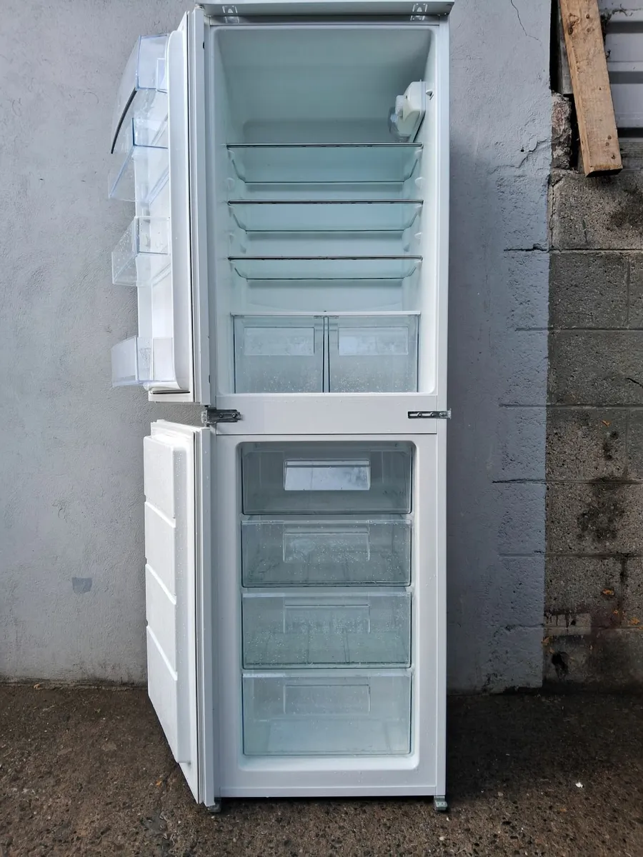 50/50 INTEGRETED FRIDGE AND FREEZER - Image 2