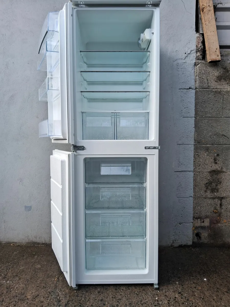 50/50 INTEGRETED FRIDGE AND FREEZER - Image 3