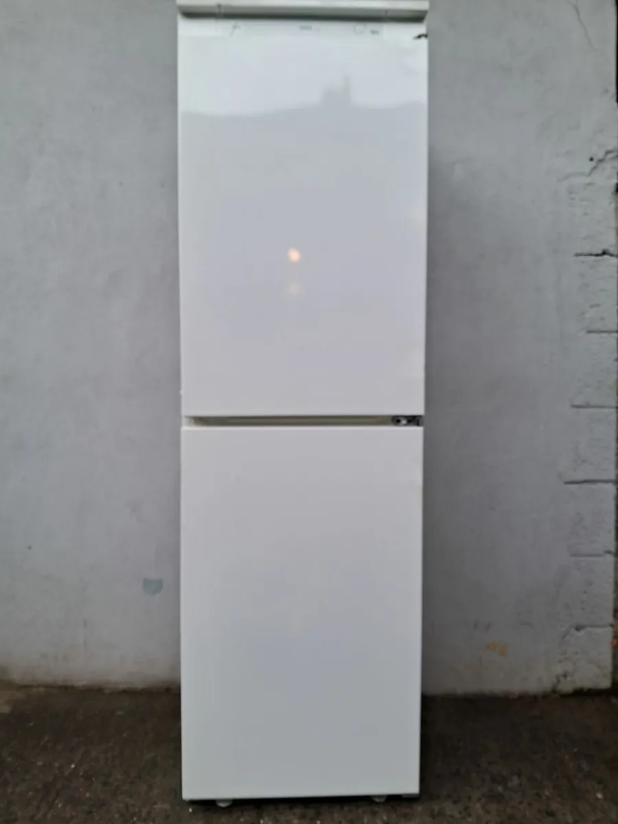 50/50 INTEGRETED FRIDGE AND FREEZER - Image 4