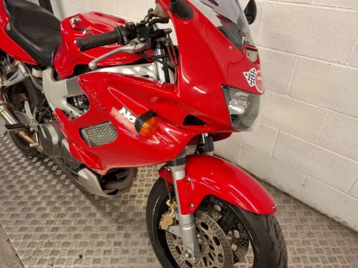 Honda VRT 1000 Firestorm - Image 2
