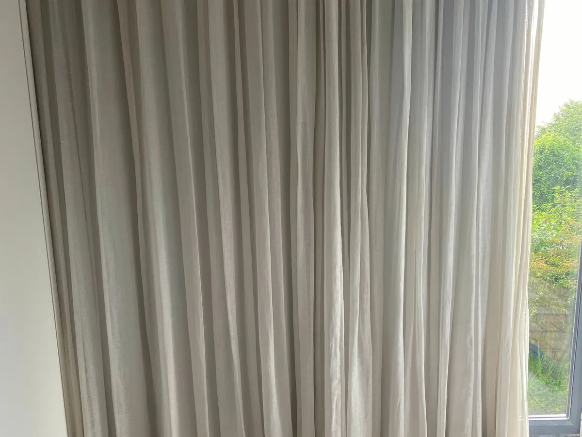 Curtains - Image 3