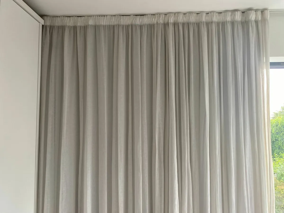 Curtains - Image 4