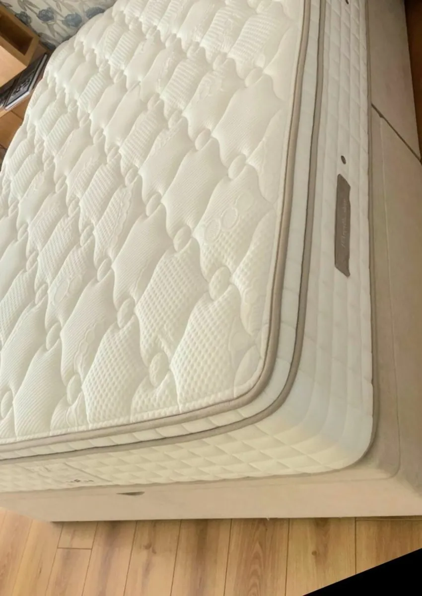 Luxurious Bed. Hydrolic assist extra larg storage - Image 1