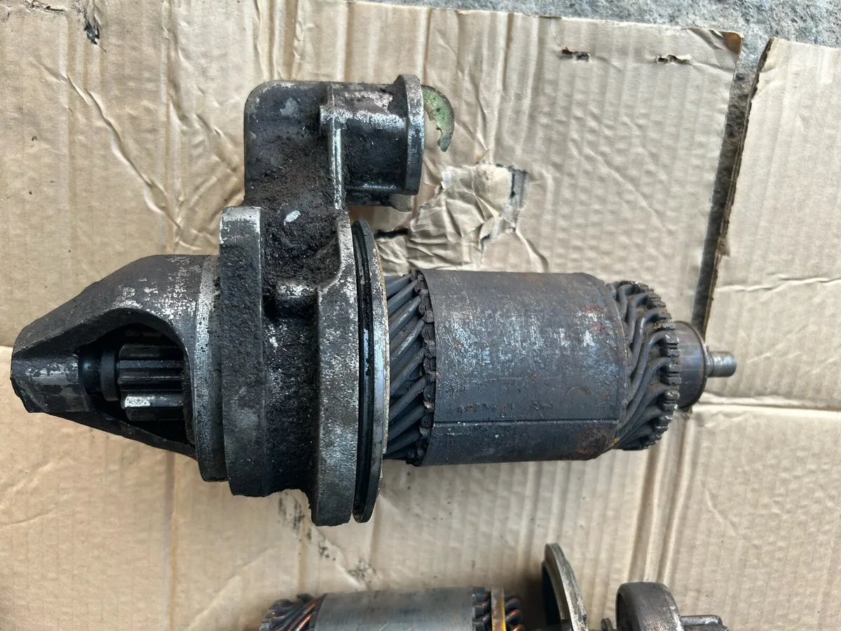 Massey Ferguson Starter motors and filter housing - Image 3