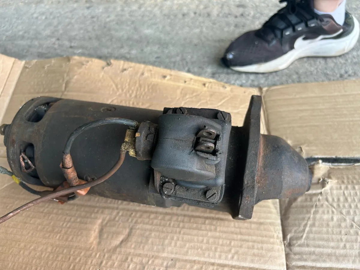 Massey Ferguson Starter motors and filter housing - Image 4