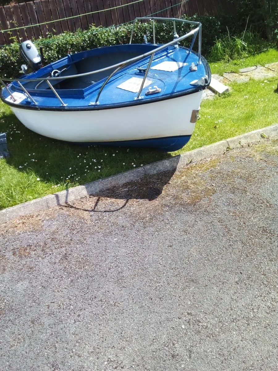 14ft Fiberglass boat - Image 1