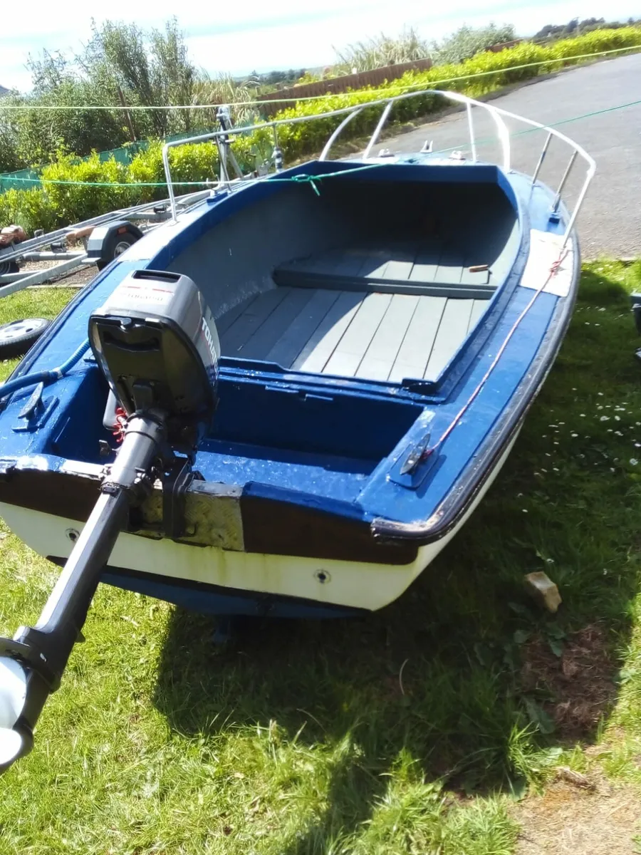 14ft Fiberglass boat - Image 2