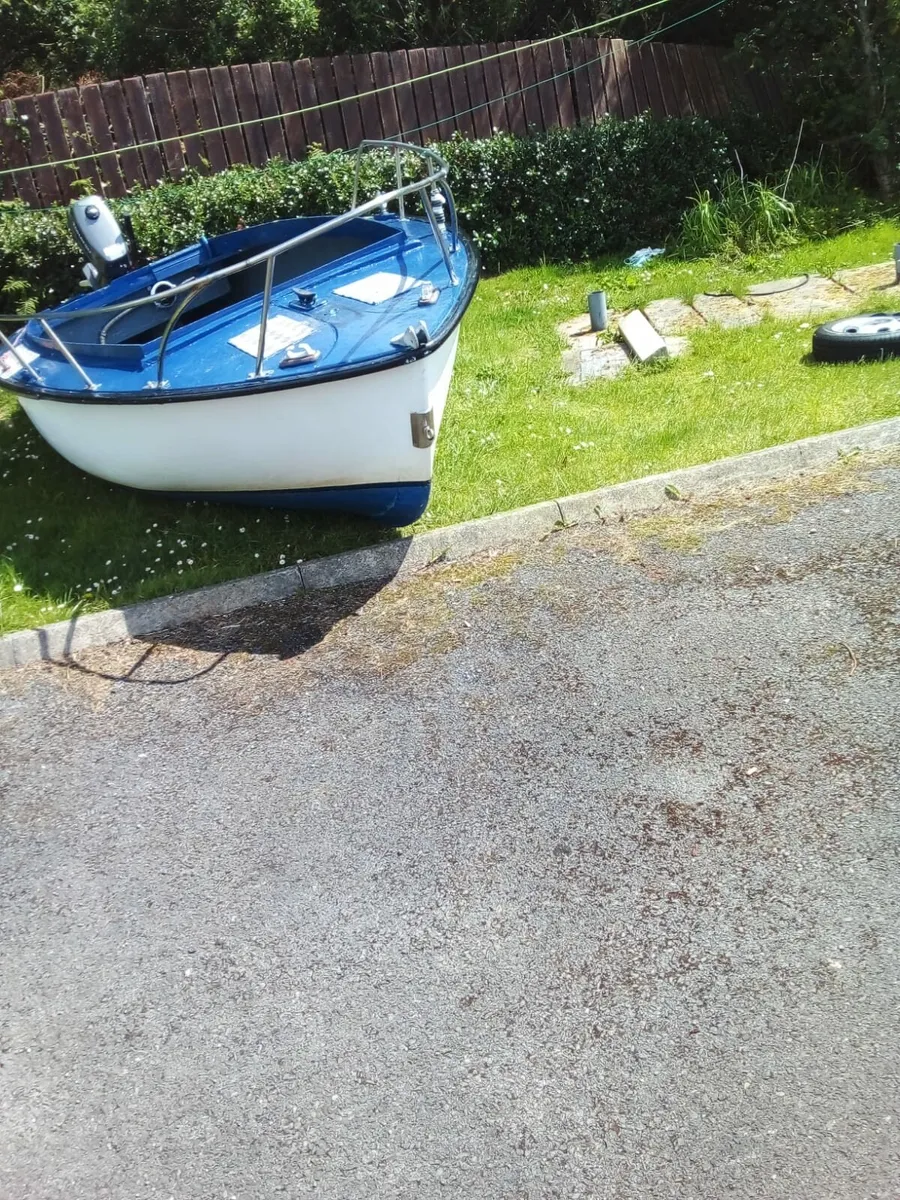 14ft Fiberglass boat - Image 3