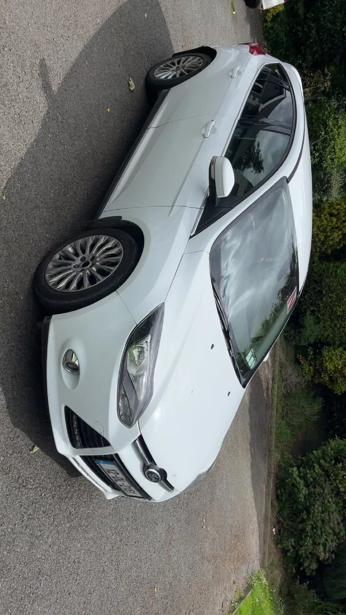 Ford Focus 2012 - Image 1
