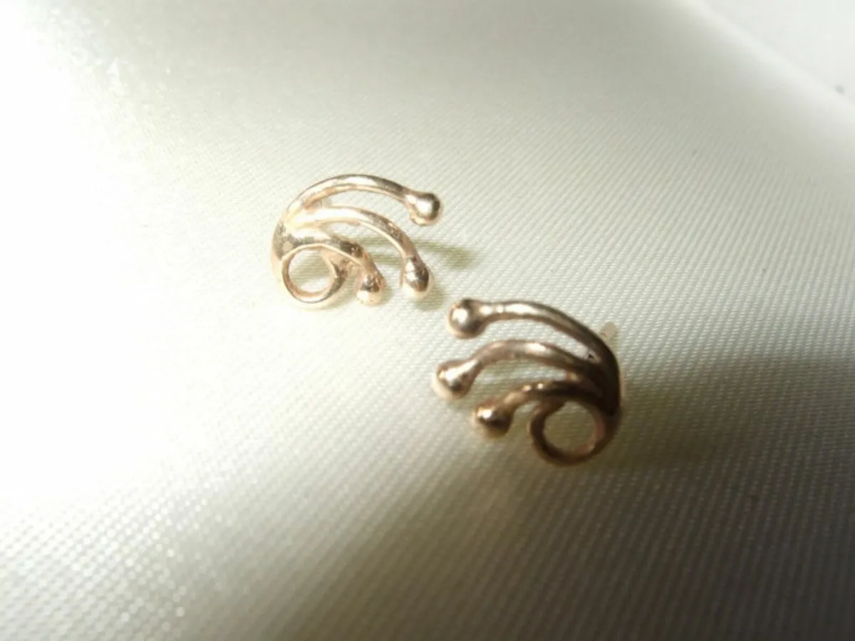 Vintage 9ct Gold Earrings - Image 1