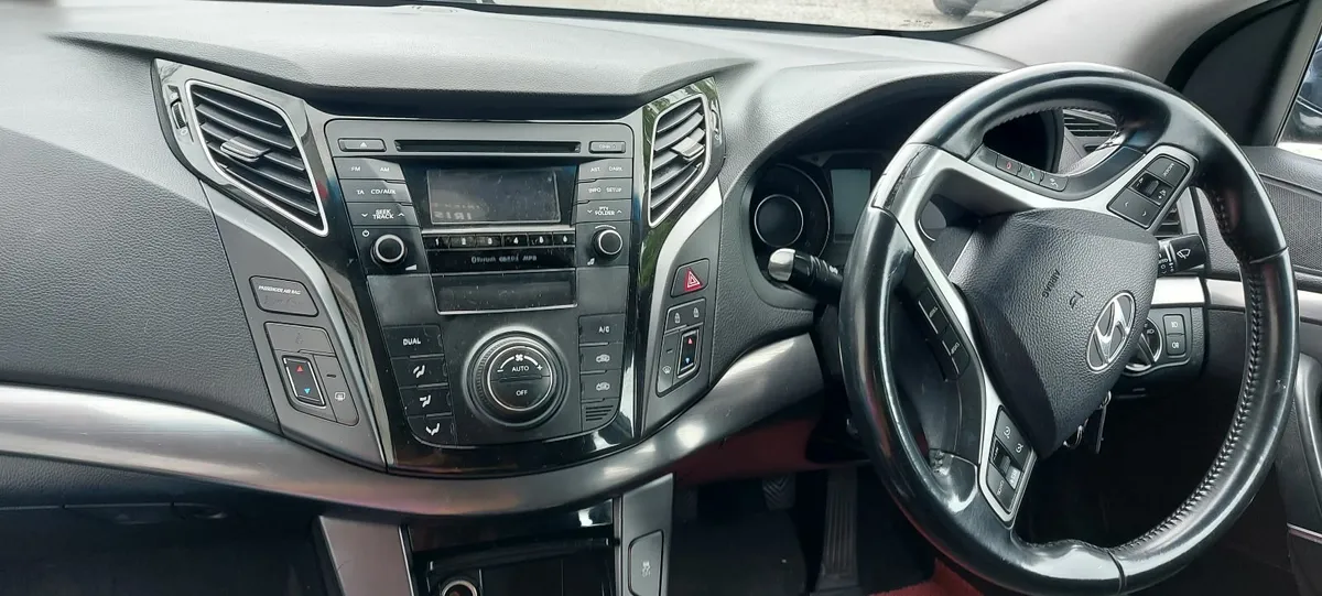 Hyundai i40 2012 - Image 2