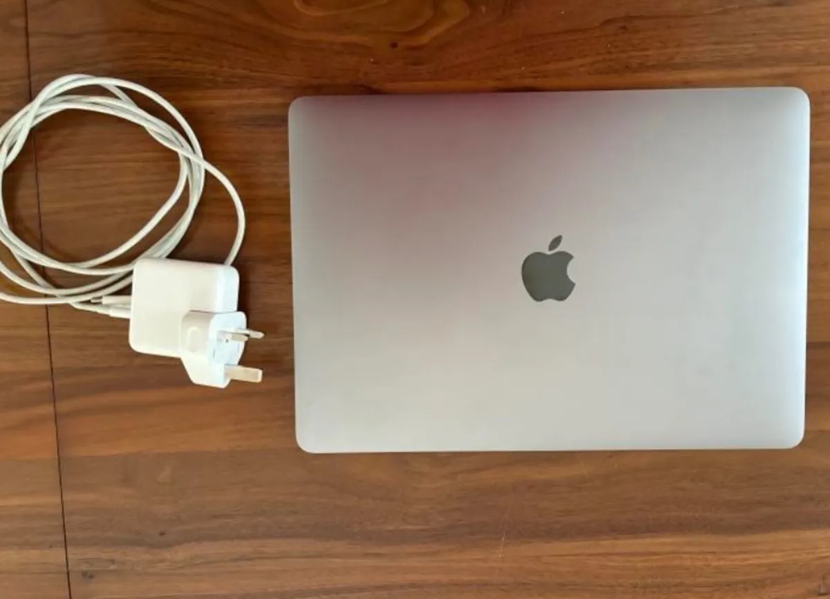 Mac Book Air - Image 1