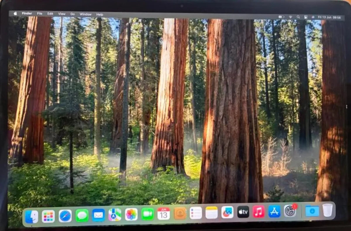 Mac Book Air - Image 3
