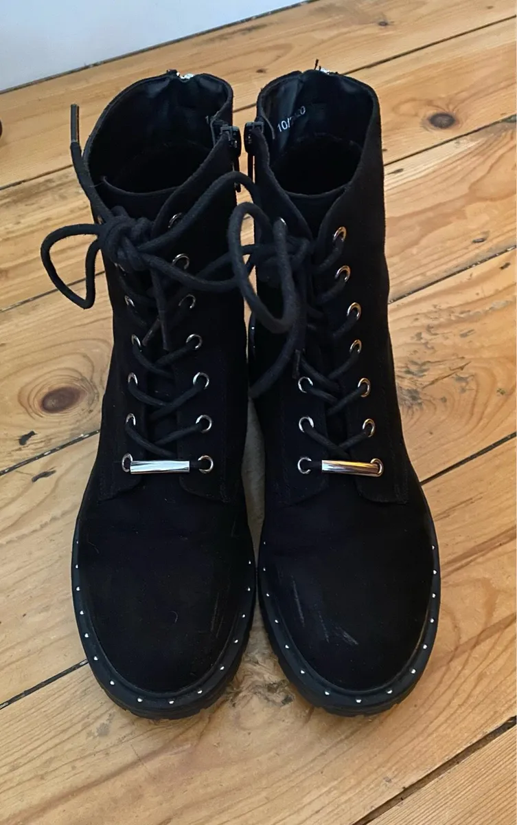 Ladies Schuh Black Suede Ankle Boots, Size 40 / 7 - Image 2