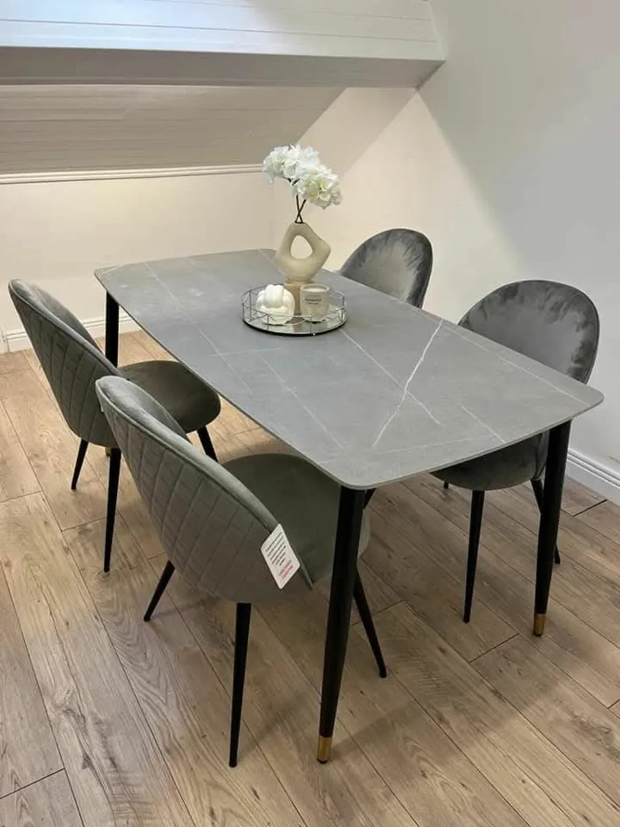 Marble dining table - Image 1
