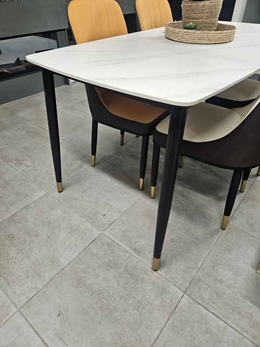 Marble dining table - Image 3