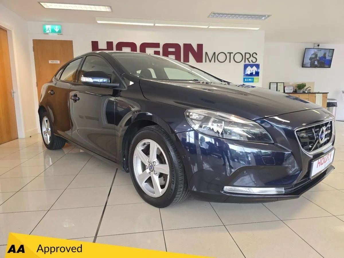 Volvo V40 2.0 ES 120BHP 5DR H/B - Image 1